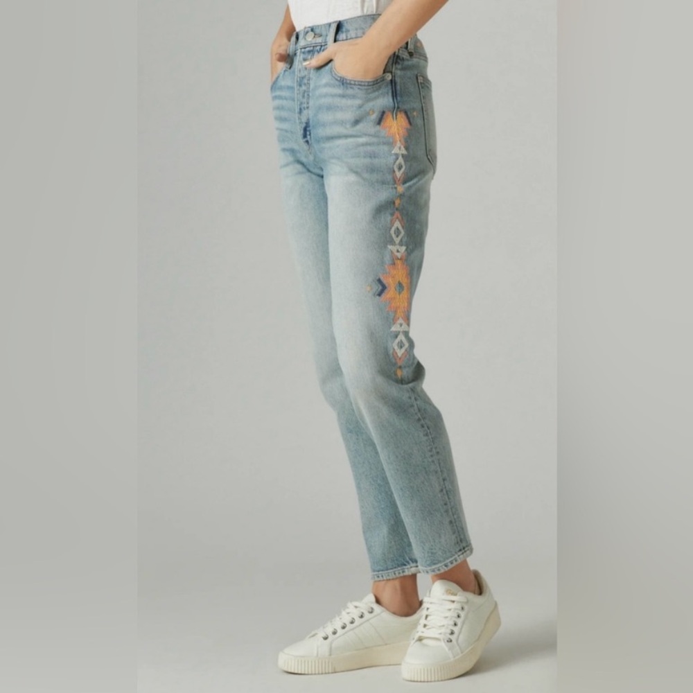 Lucky Brand Embroidered Light Wash Jeans
size 00/24 High Rise